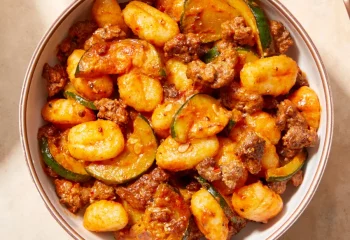 Beef Meatballs Gnocchi with Tomato Sauce & Green Beans